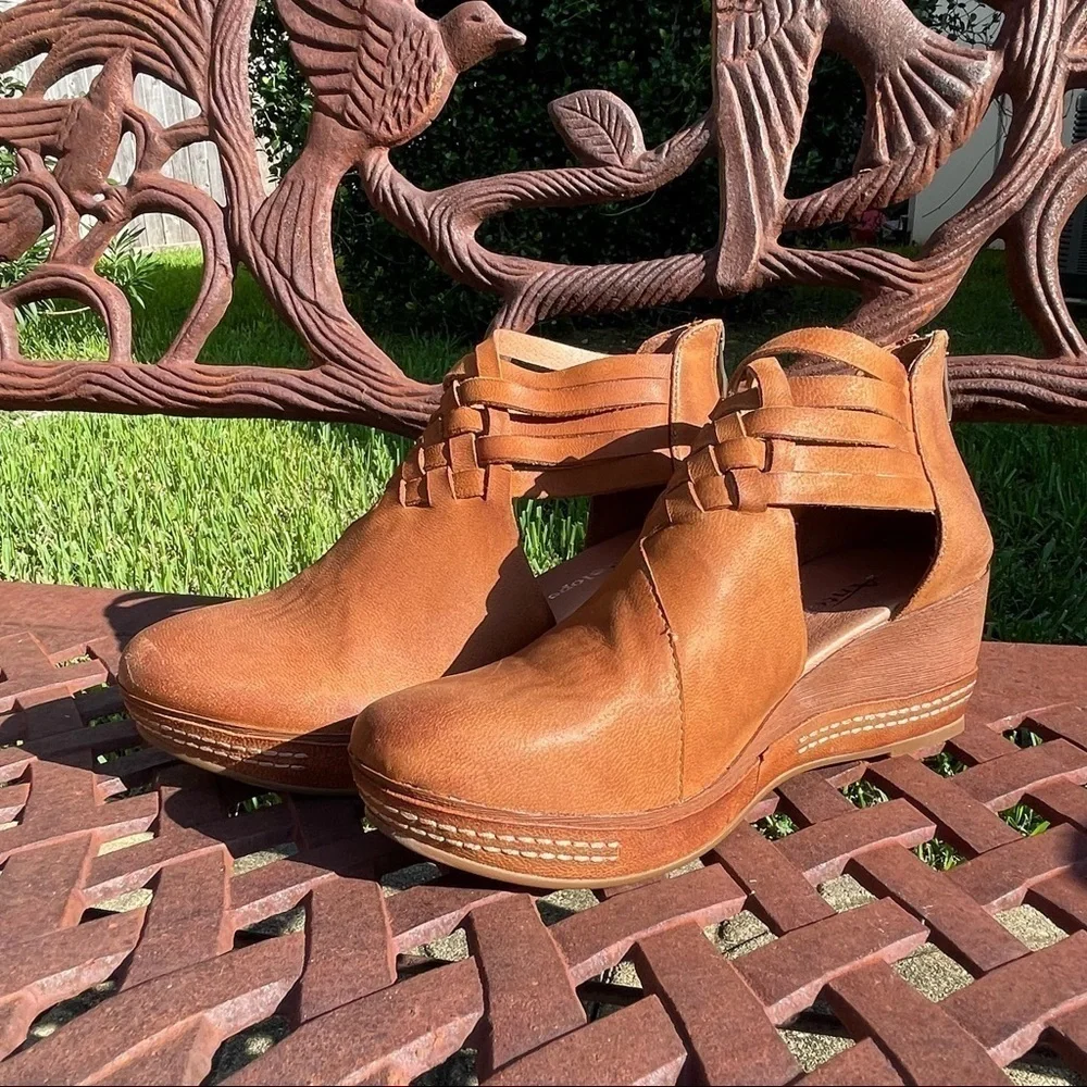 NWT Antelope N03 tamra woven leather wedge round toe closed toe pump